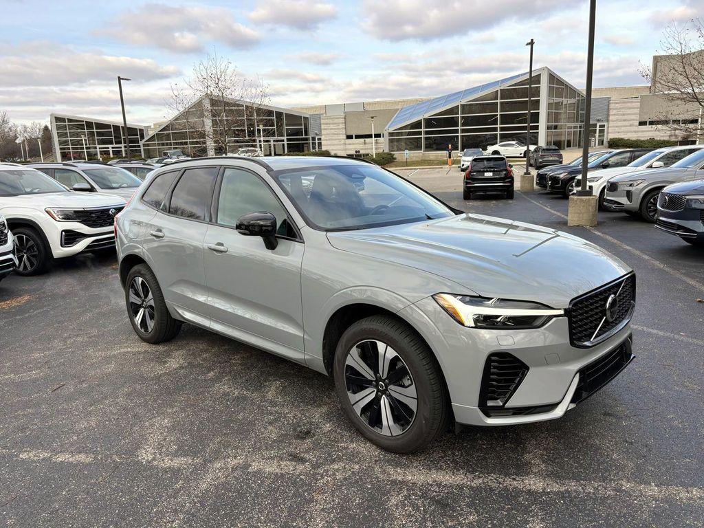 /2025 Volvo XC60-PLUG-IN HYBRID