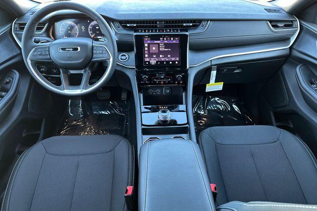 2025 Jeep Grand Cherokee Laredo X 4x2