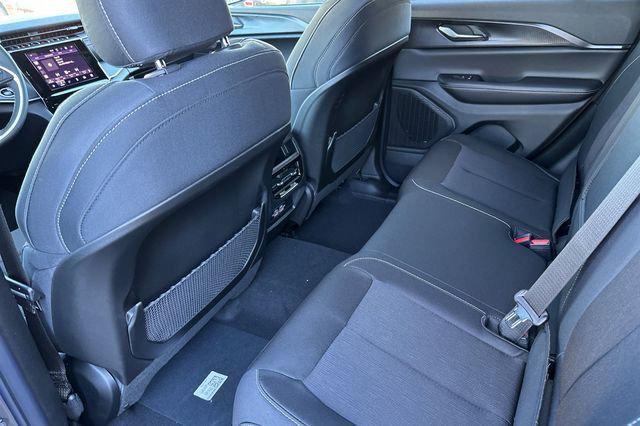 2025 Jeep Grand Cherokee Laredo X 4x2