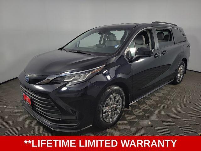 2022 Toyota Sienna LE