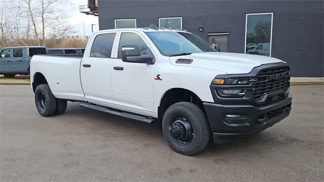 2026 RAM Ram 3500 RAM 3500 TRADESMAN CREW CAB 4X4 8 BOX