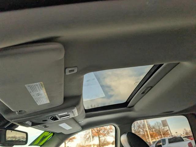 2017 RAM 1500 Laramie Crew Cab 4x4 57 Box