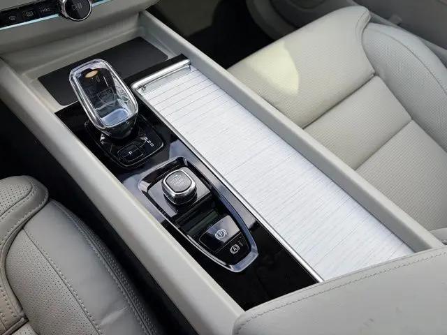 2026 Volvo XC60 Plug-In Hybrid Ultra, T8 AWD Electric/Gasoline, Dark