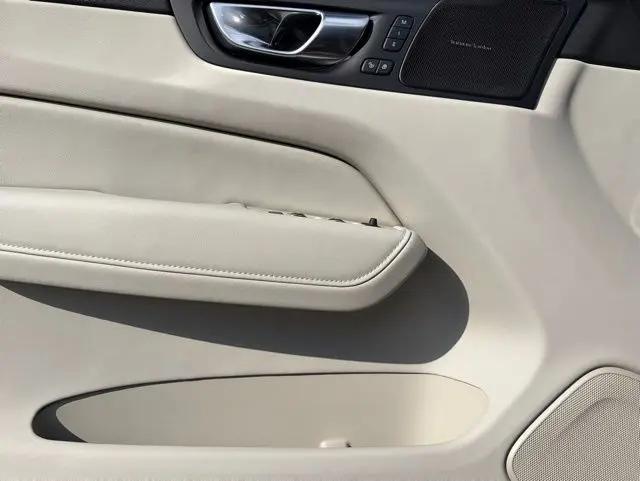 2026 Volvo XC60 Plug-In Hybrid Ultra, T8 AWD Electric/Gasoline, Dark