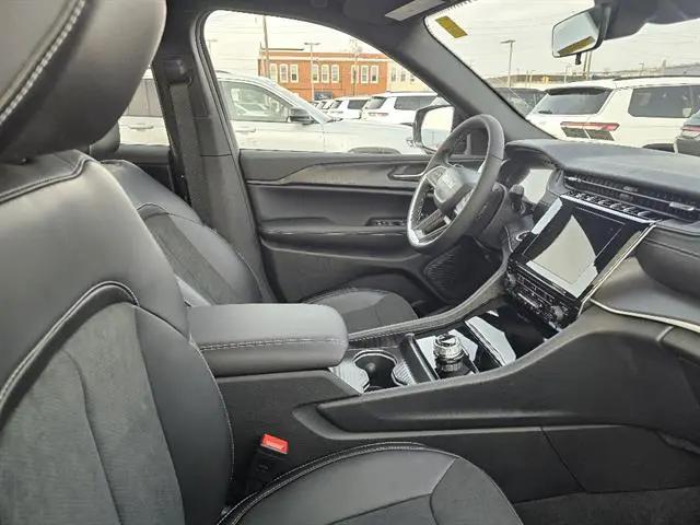 2025 Jeep Grand Cherokee L Altitude X 4x4