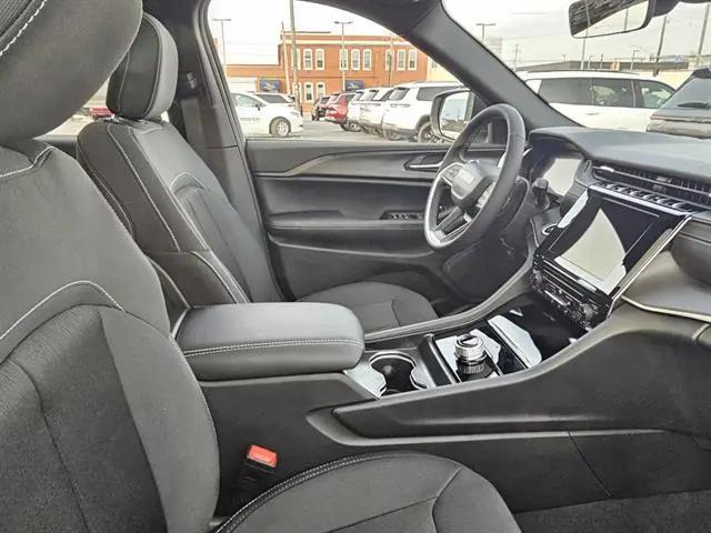 2025 Jeep Grand Cherokee L Laredo X 4x4