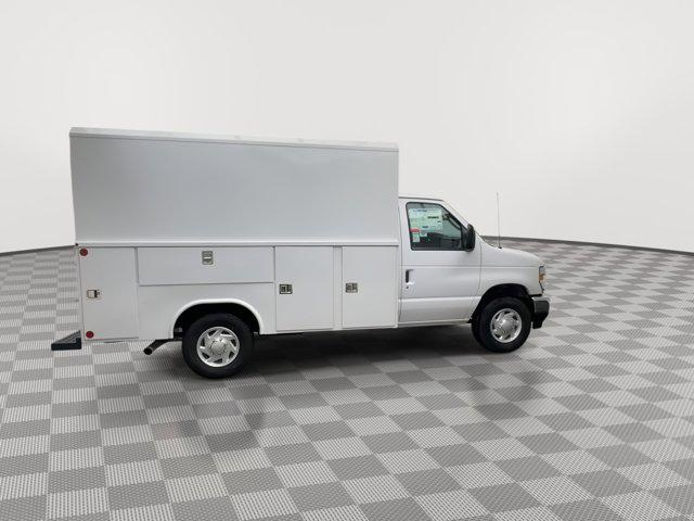 2026 Ford E-350 Cutaway Base