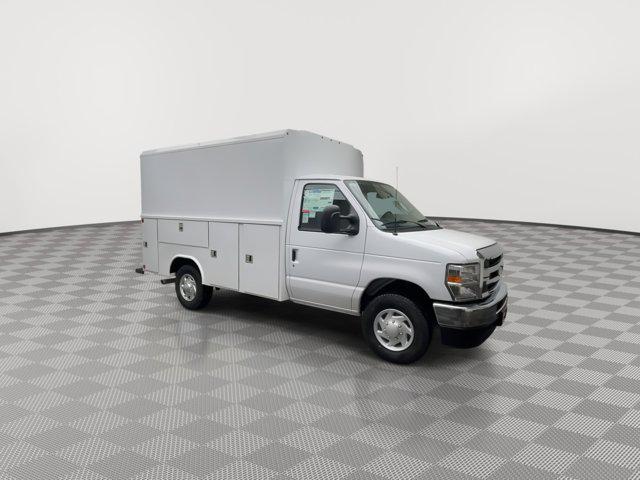 2026 Ford E-350 Cutaway Base