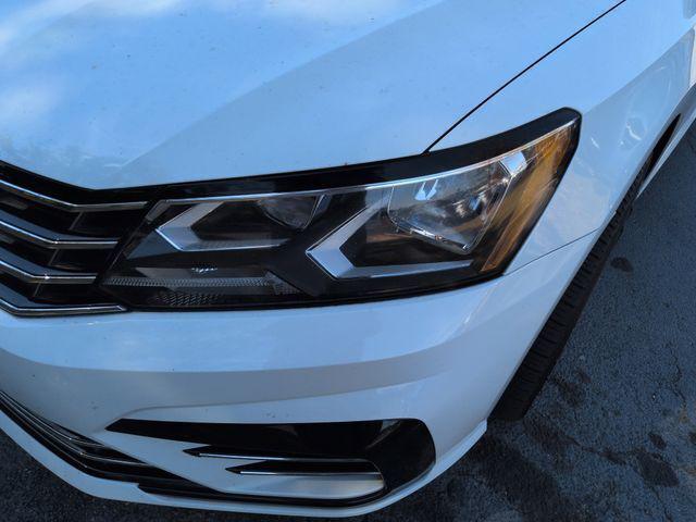 2018 Volkswagen Passat 2.0T R-Line 2018 Volkswagen Passat 2.0T R-Line