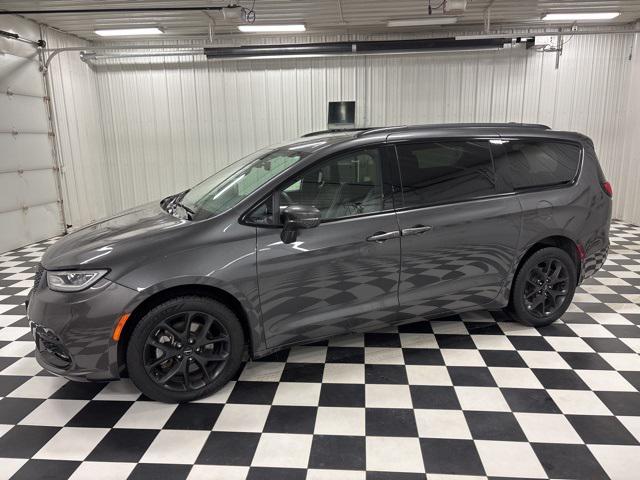 2022 Chrysler Pacifica Limited AWD