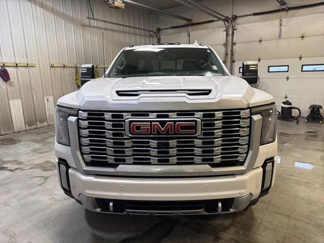 2024 GMC Sierra 2500HD 4WD Crew Cab Standard Bed Denali