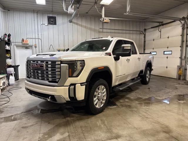 2024 GMC Sierra 2500HD 4WD Crew Cab Standard Bed Denali
