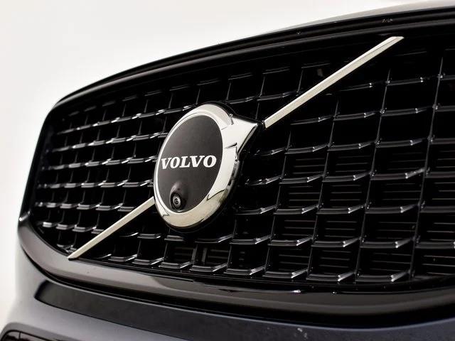 2024 Volvo XC60 Recharge Plug-In Hybrid T8 Plus Dark Theme