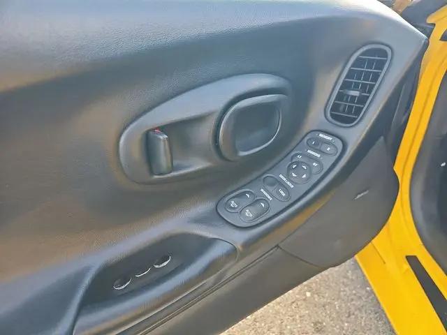 2004 Chevrolet Corvette Base