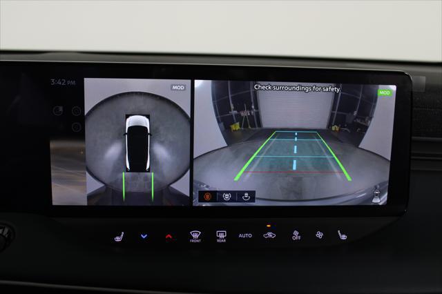 2026 Nissan LEAF PLATINUM+