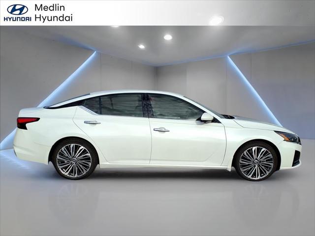 2023 Nissan Altima SL FWD