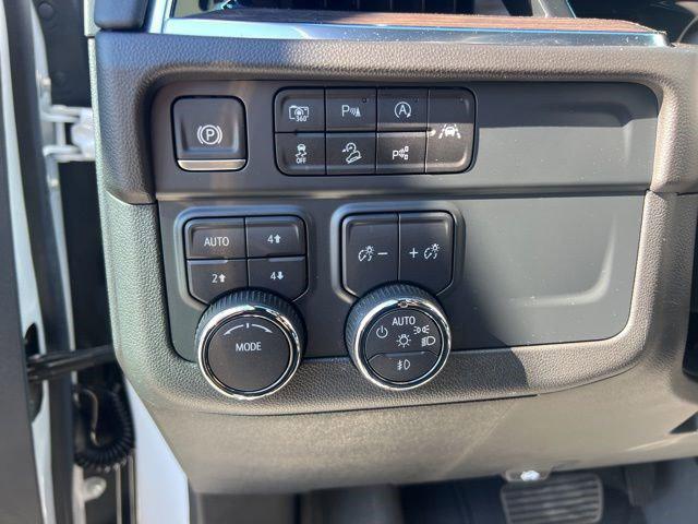 2025 Chevrolet Suburban 4WD Z71