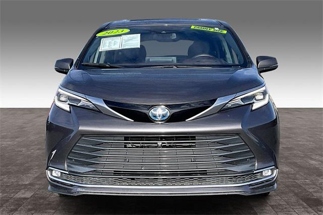 2023 Toyota Sienna Platinum