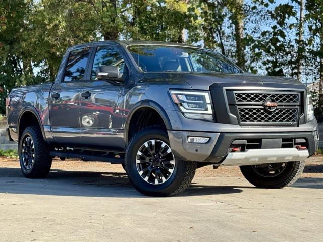 2020 Nissan TITAN Crew Cab PRO-4X 4x4 2020 Nissan TITAN Crew Cab PRO-4X 4x4