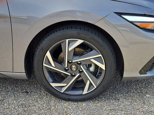 2025 Hyundai Elantra Hybrid Limited