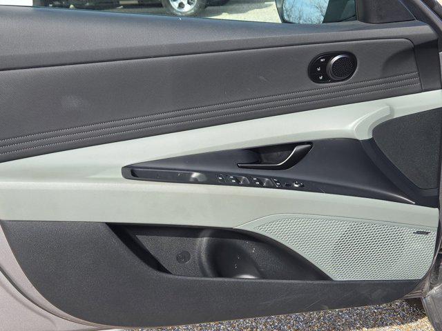 2025 Hyundai Elantra Hybrid Limited