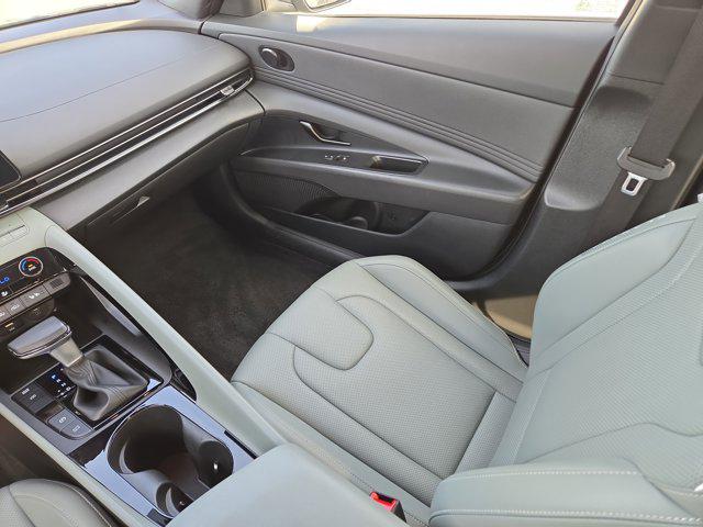 2025 Hyundai Elantra Hybrid Limited