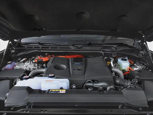 2026 Toyota Tundra Platinum Hybrid CrewMax 5.5' Bed