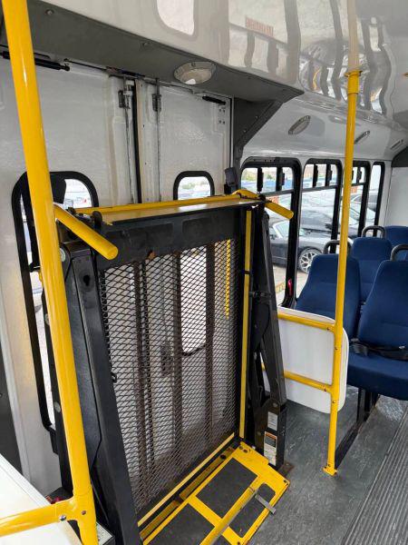 2014 Ford E-450 Cutaway Base