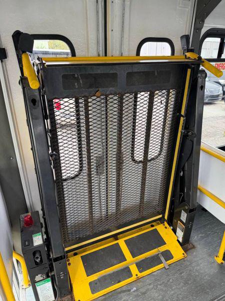 2014 Ford E-450 Cutaway Base