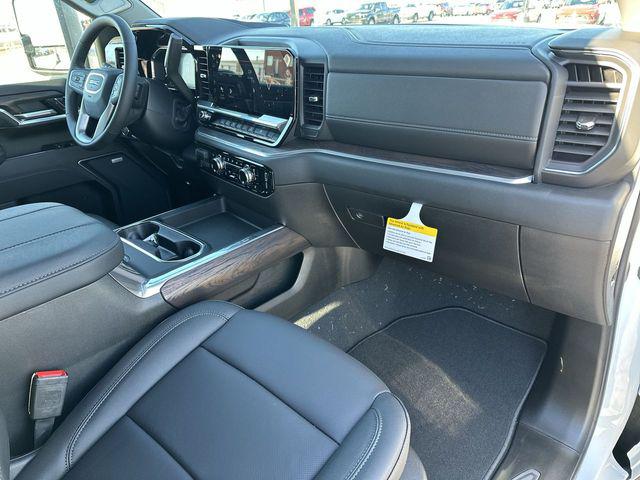 2026 GMC Sierra 2500HD Crew Cab, Standard Bed, SLT, 4WD