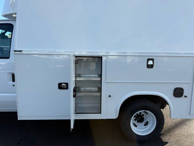 2026 Ford E-350 Cutaway 2026 FORD E-350 CUTAWAY CHASSIS 2DR 138 WB HD