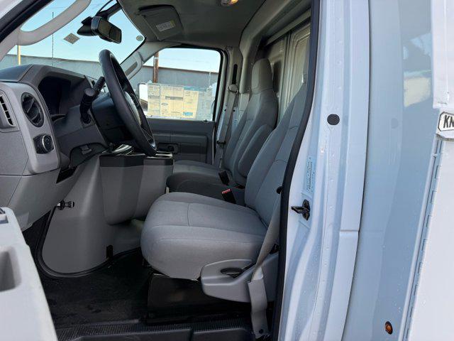 2026 Ford E-350 Cutaway 2026 FORD E-350 CUTAWAY CHASSIS 2DR 138 WB HD