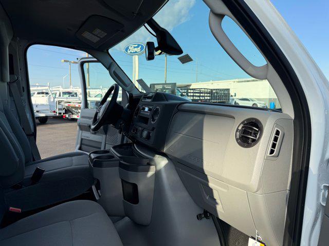 2026 Ford E-350 Cutaway 2026 FORD E-350 CUTAWAY CHASSIS 2DR 138 WB HD