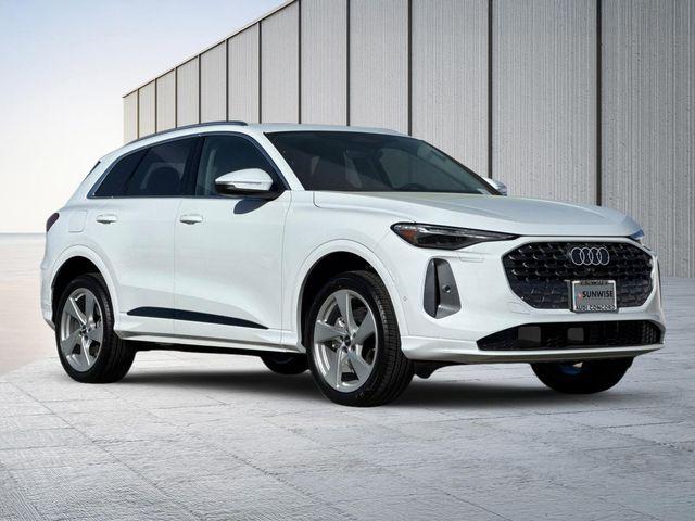 White 2025 Audi Q5 quattro Premium Plus 40 TFSI SUV / Crossover All-Wheel Drive Automatic