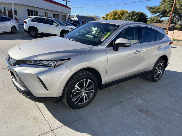 2022 Toyota Venza LE's photo