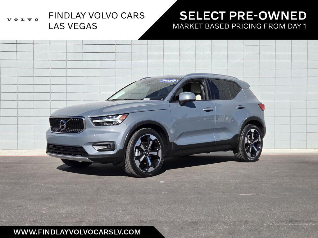 2021 Volvo XC40 Momentum's photo
