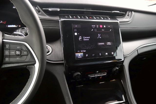 2023 Jeep Grand Cherokee Laredo 4x4