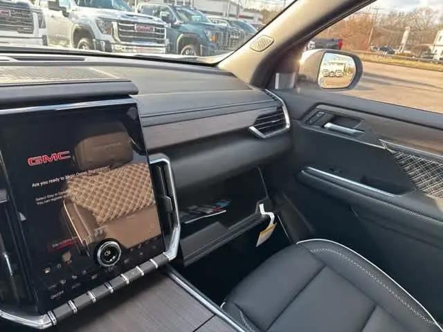 2026 GMC Acadia Denali AWD