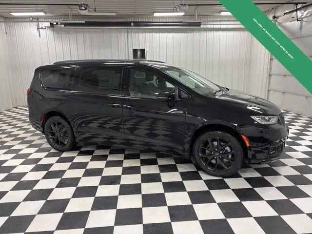 2026 Chrysler Pacifica Select AWD for sale in Rochester, MN