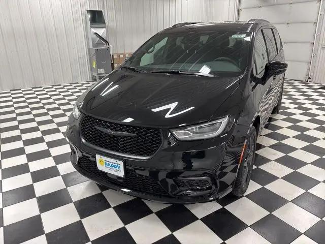 2026 Chrysler Pacifica Select AWD