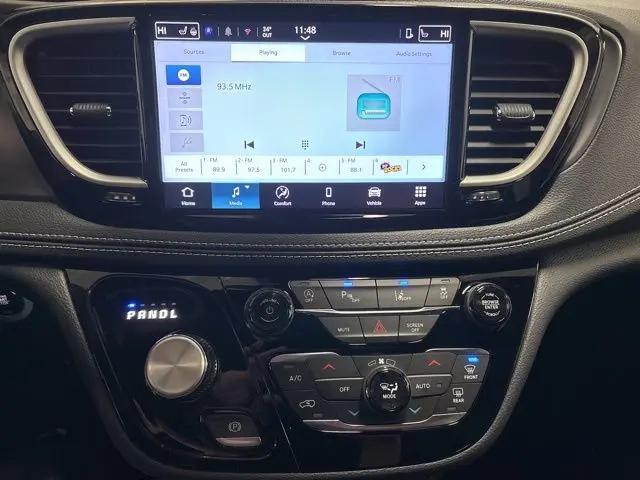 2026 Chrysler Pacifica Select AWD