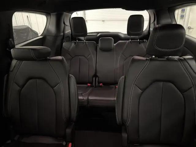 2026 Chrysler Pacifica Select AWD