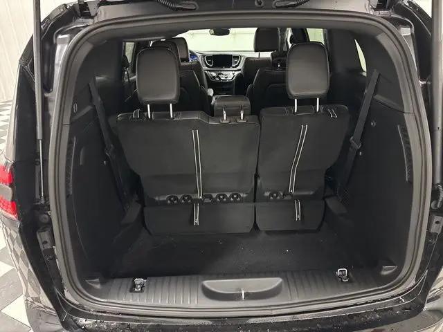 2026 Chrysler Pacifica Select AWD