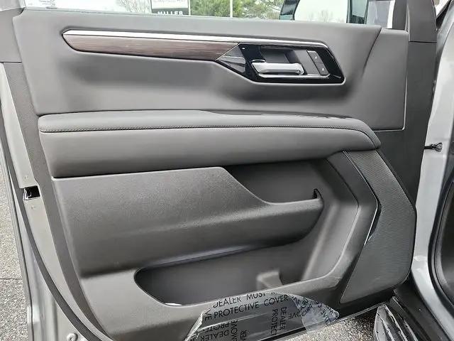 2026 Chevrolet Suburban LS, 4WD