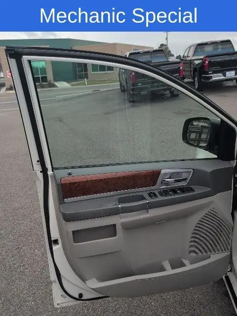 2009 Chrysler Town & Country Touring