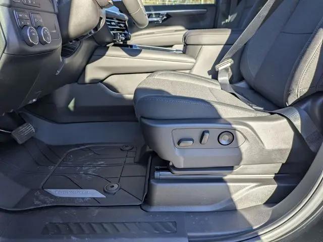 2026 Chevrolet Suburban LS, 4WD