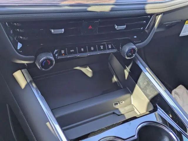 2026 Chevrolet Suburban LS, 4WD