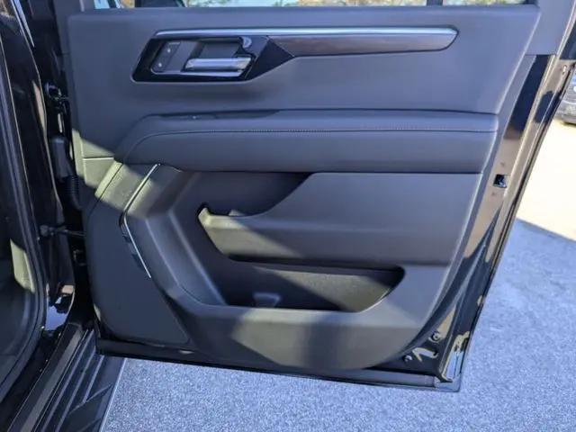 2026 Chevrolet Suburban LS, 4WD