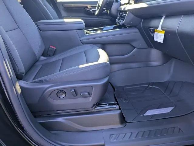 2026 Chevrolet Suburban LS, 4WD