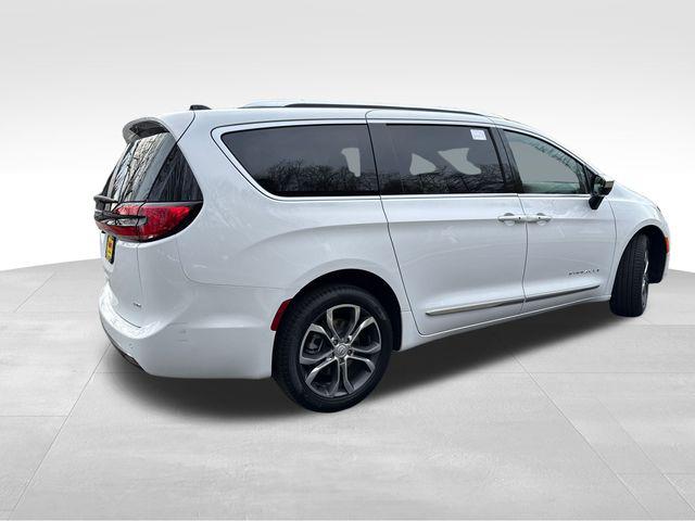 2026 Chrysler Pacifica Pinnacle AWD